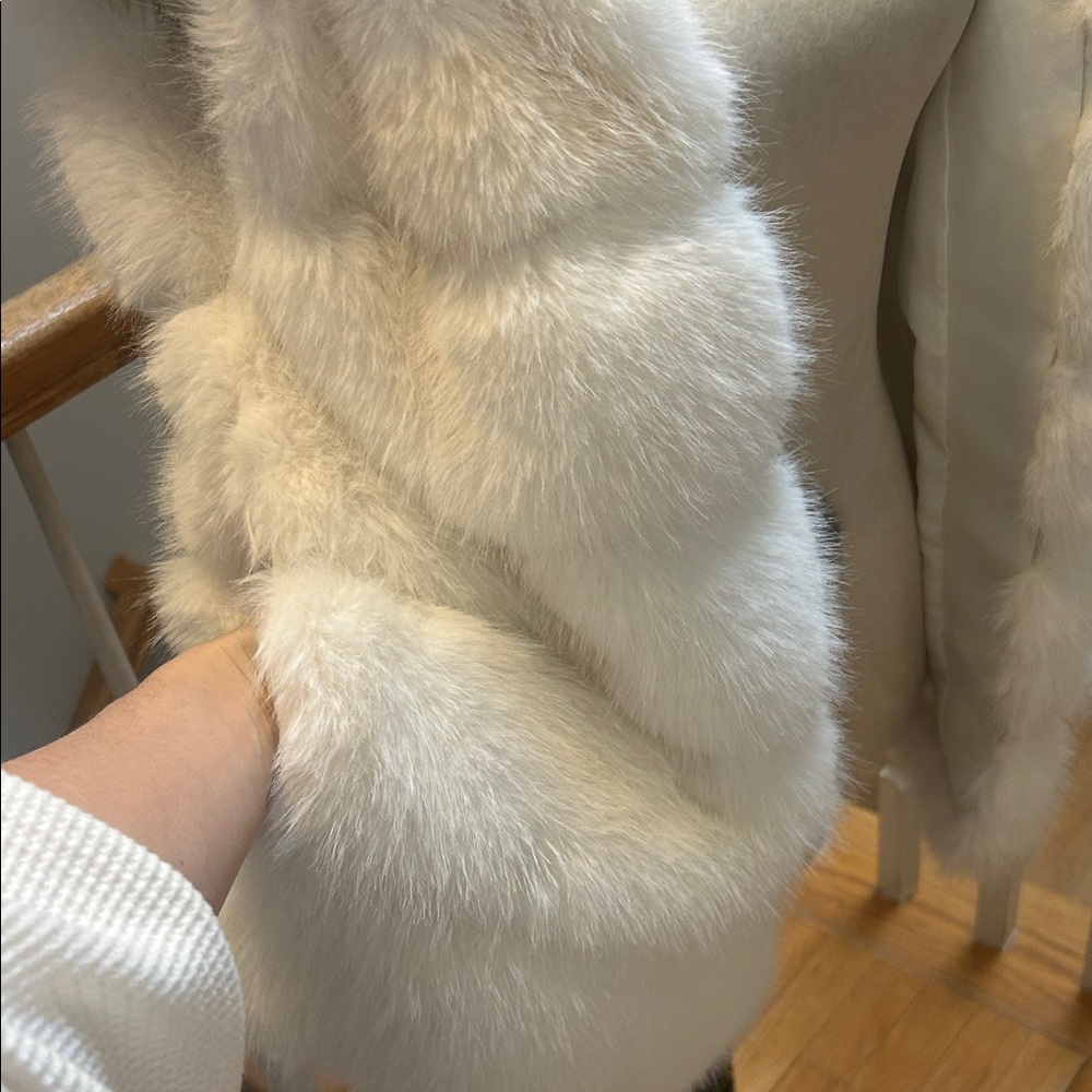 Luxurious White Faux Fur Hooded vest - Picture 3 of 3
